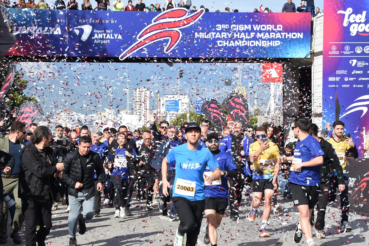 AA-20260405-41020747-41020736-ANTALYADA_21_ULUSLARARASI_RUNTALYA_MARATONU_BASLADI