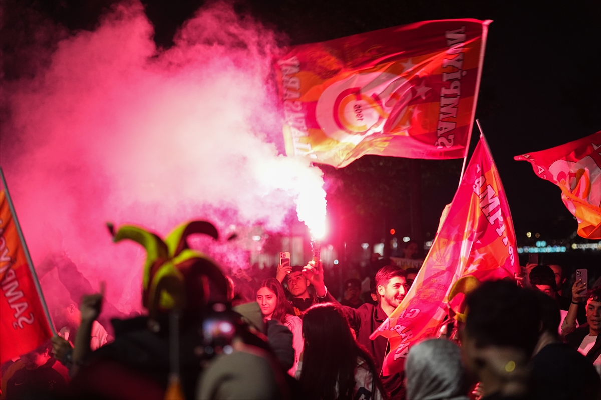 AA-20260509-41336887-41336879-GALATASARAYLI_TARAFTARLAR_26_SAMPIYONLUGUNU_KUTLUYOR - Kopya