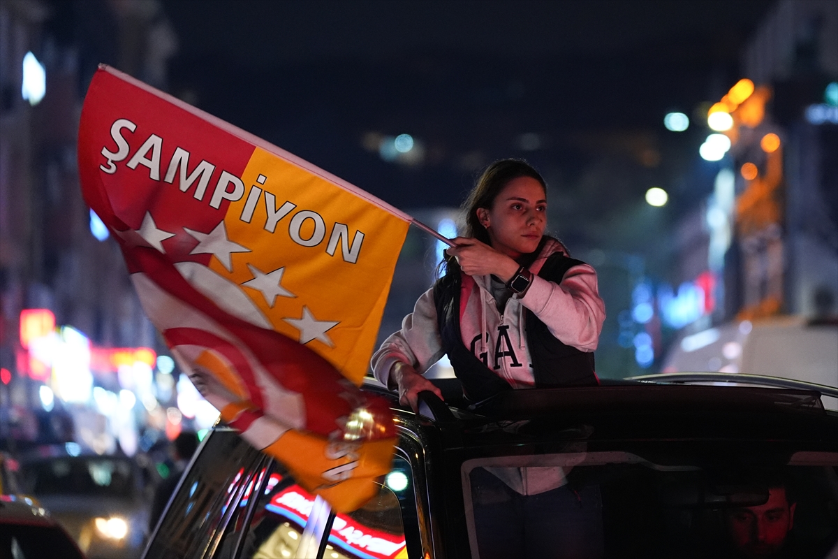 AA-20260509-41336887-41336885-GALATASARAYLI_TARAFTARLAR_26_SAMPIYONLUGUNU_KUTLUYOR - Kopya
