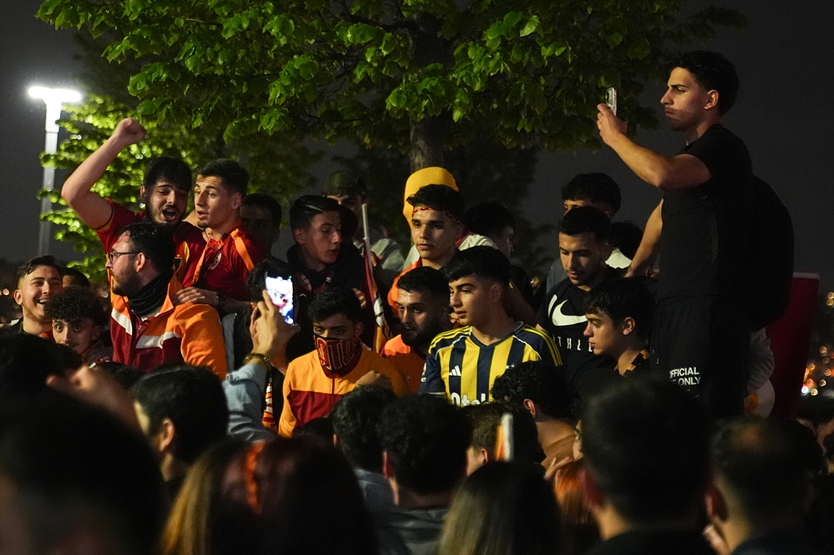 AA-20260509-41336887-41336880-GALATASARAYLI_TARAFTARLAR_26_SAMPIYONLUGUNU_KUTLUYOR - Kopya