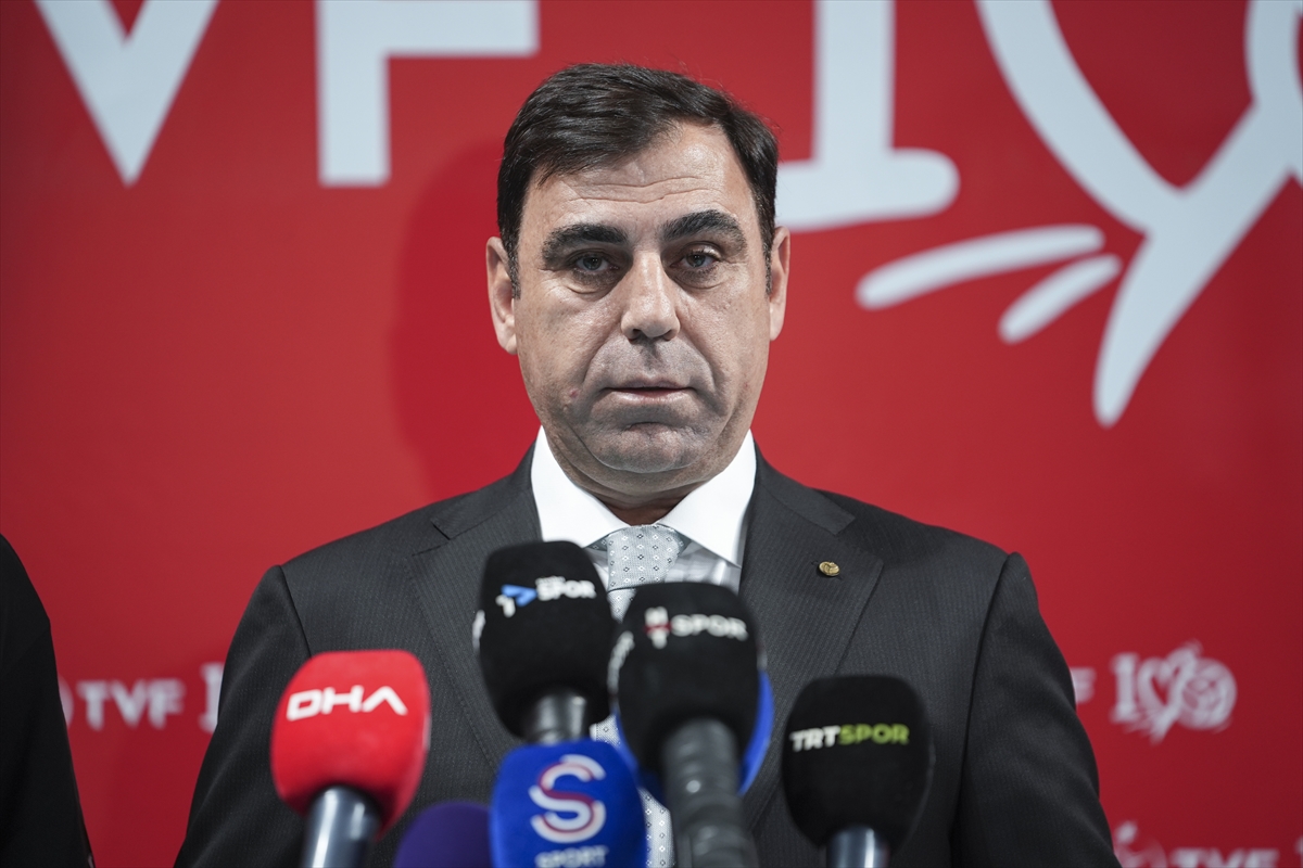 AA-20260518-41422458-41422455-A_MILLI_KADIN_VOLEYBOL_TAKIMI_BASIN_MENSUPLARIYLA_BIR_ARAYA_GELDI