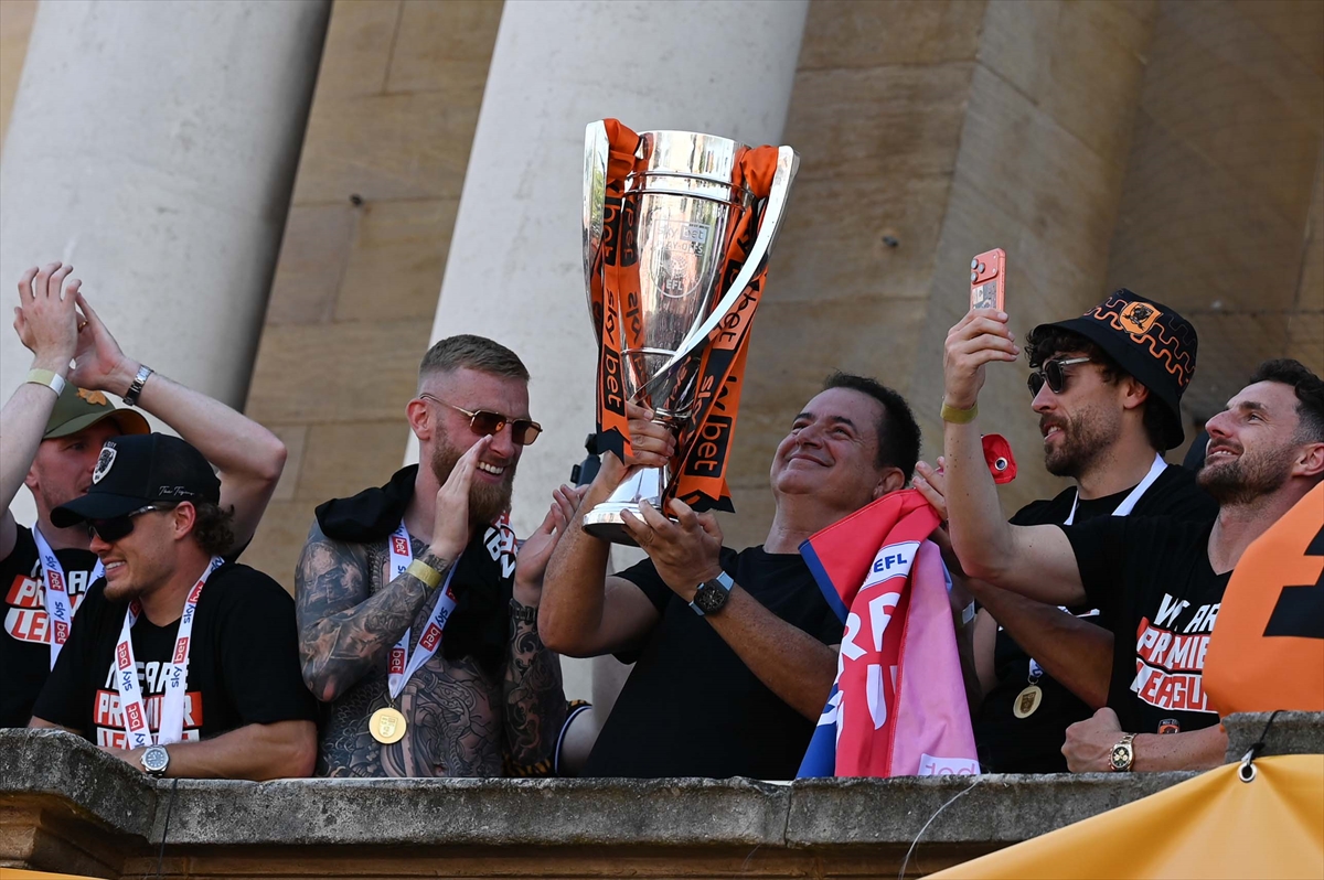 AA-20260525-41493872-41493855-HULL_CITY_PREMIER_LIGE_YUKSELISINI_TARAFTARIYLA_KUTLADI (1)