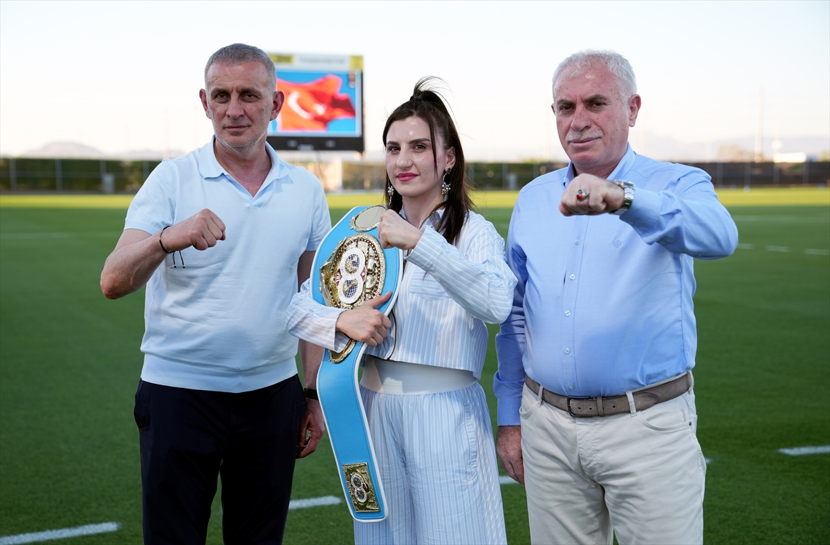 AA-20260610-41627238-41627230-TFF_BASKANI_HACIOSMANOGLU_A_MILLI_FUTBOL_TAKIMININ_ANTRENMANINDA_KONUSTU