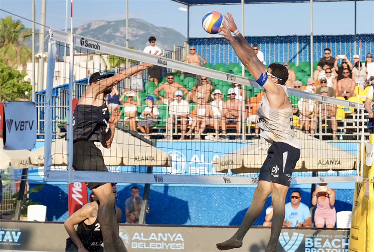 AA-20260614-41673840-41673837-DUNYA_PLAJ_VOLEYBOLU_PRO_TUR_2026_ALANYA_ETABI_SONA_ERDI