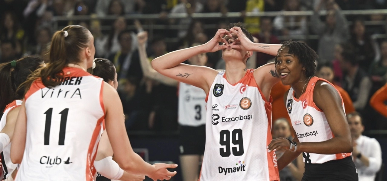 Eczacıbaşı Fenerbahçe’yi devirdi, finale yürüdü