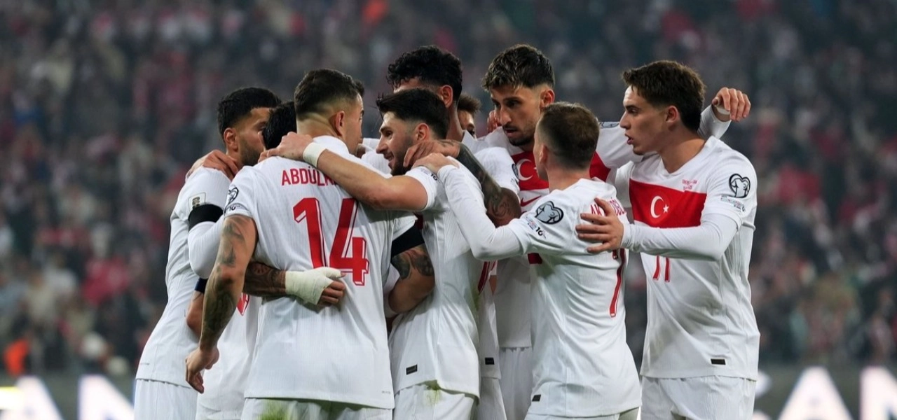 A Milli Takım sahada: Türkiye Romanya maçında ilk düdük çaldı