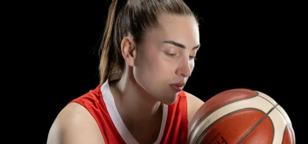 Milli yıldızdan kötü haber: Ayşe Cora Yamaner sakatlandı