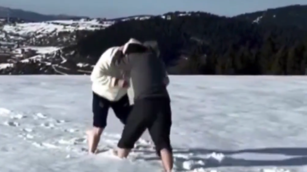 Trabzon’da ilginç anlar: Tekke güreş tuttu