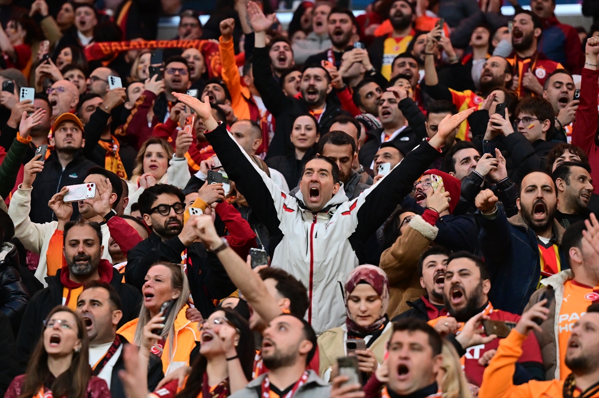 Galatasaray sahasında puan kaybetti: Fark 2’ye indi