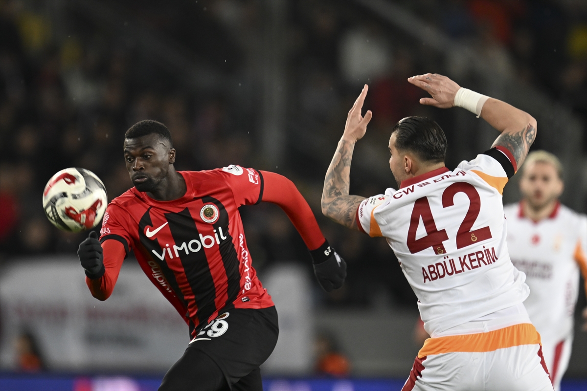 Galatasaray deplasmanda ilk yarıyı rahat geçti