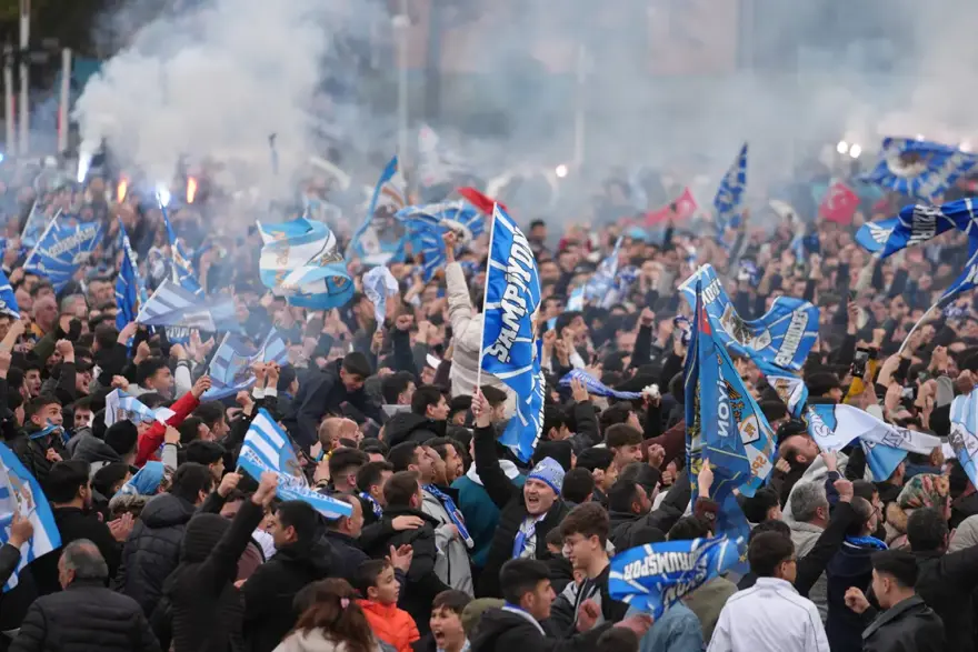 Dadaşlar geri sayımı bitirdi Süper Lig’e adını yazdırdı