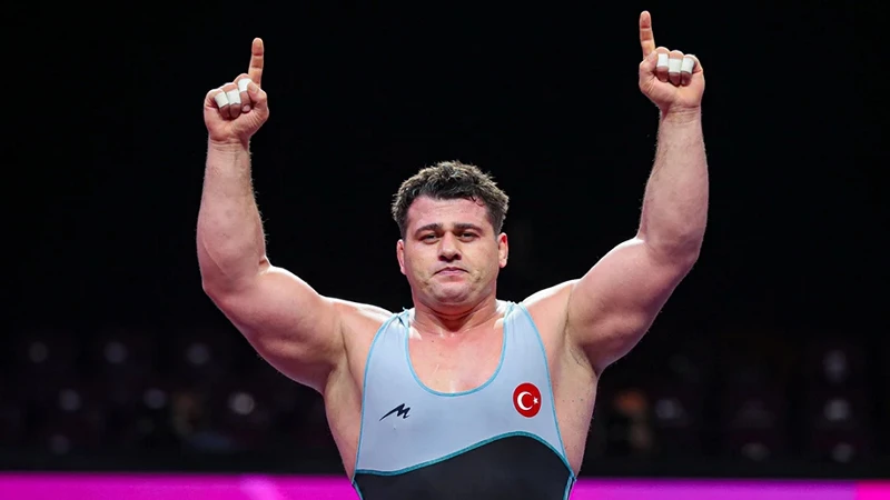 Rıza Kayaalp 13. şampiyonluk için finalde: Rekora tek adım