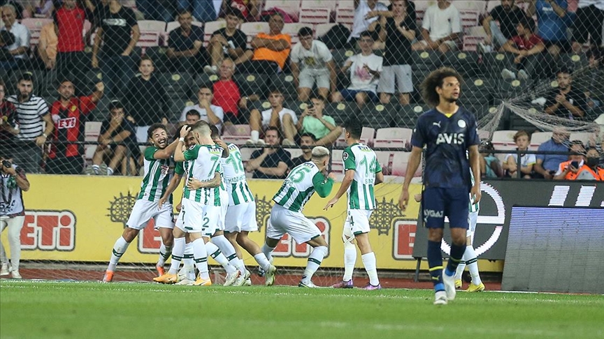 Fenerbahçe son saniyede yıkıldı: Konyaspor yarı finalde