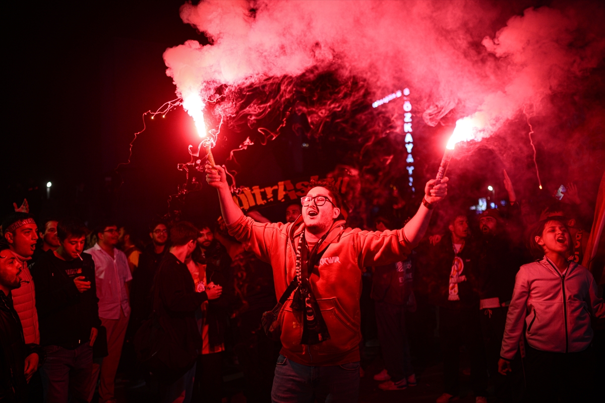Ankara’da derbi coşkusu: Galatasaraylılar sokaklara çıktı