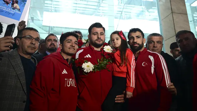 Şampiyonluk ve madalya ayı: Türk sporu damga vurdu