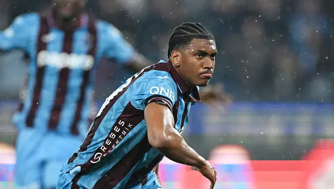 Bordo-mavililerin dış saha gol makinesi: Augusto