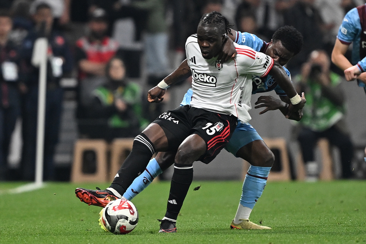 Beşiktaş-Trabzonspor derbisinde ilk yarı 1-1 bitti