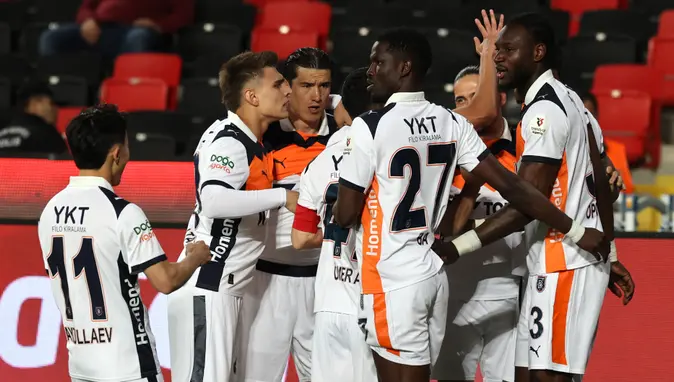 Başakşehir kazandı: Avrupa için Trabzonspor’u bekliyor