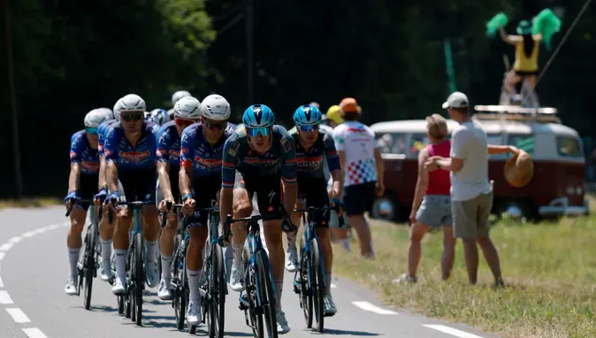 Tour de France'ta tarihi karar! Aşırı sıcaklar rotayı değiştirdi