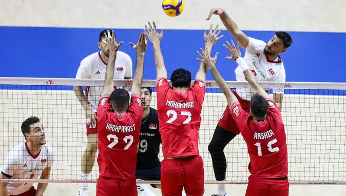 Türk voleybolunda tarihi gece! Filenin Efeleri finallerde