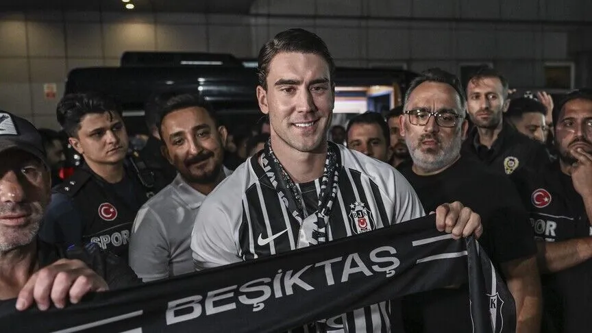 Beşiktaş’tan dev transfer: Vlahovic 3 yıllık imzayı attı