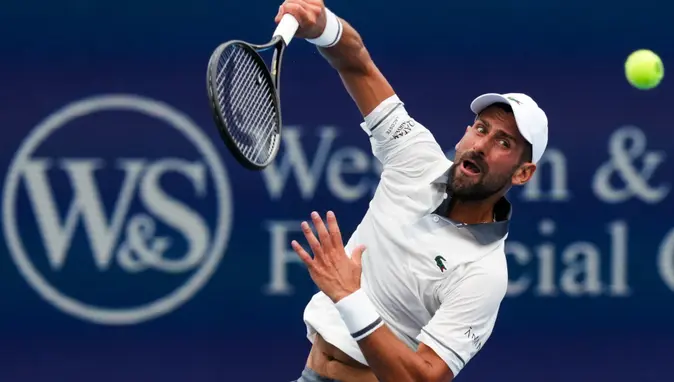Cincinnati'de erken veda! Djokovic'in sağlık sorunu gündemde
