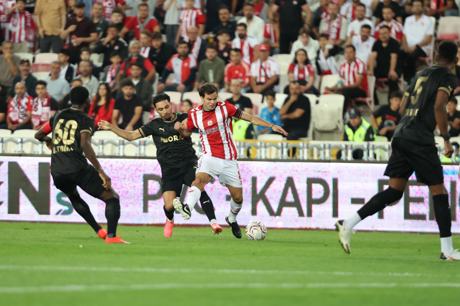 Sivas’ta nefes kesen maç! Sivasspor ve Manisa FK 2-2 berabere kaldı