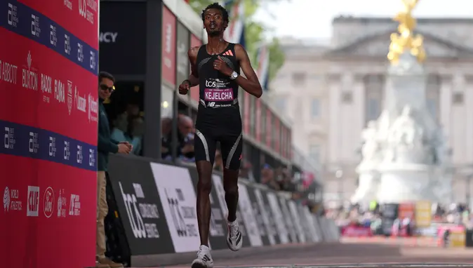 Yomif Kejelcha yarı maratonda dünya rekoru kırdı