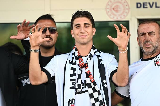 Beşiktaş’ın yeni transferi Miretti’den ilk mesaj: “Sahaya çıkmak için sabırsızlanıyorum”