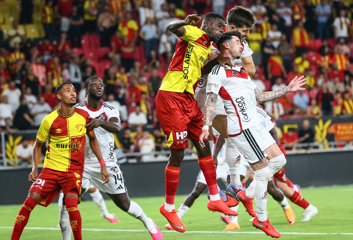 Gürsel Aksel’de şok! Göztepe ilk yarıda 4 gol yedi