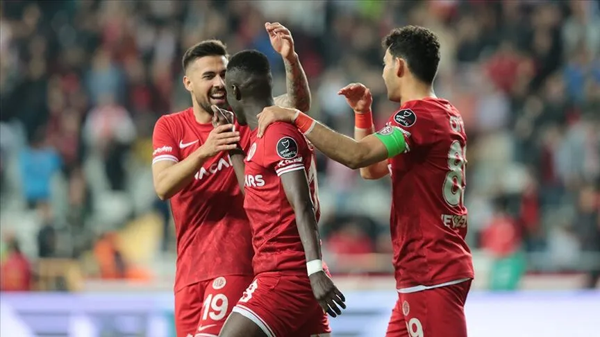 Antalyaspor Ümraniyespor'u 2-1 mağlup etti