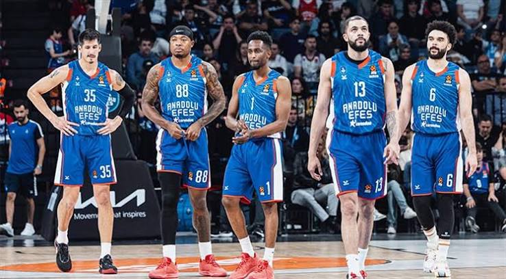 Avrupa Ligi'nde kritik maç: Anadolu Efes Barcelona'ya konuk oluyor