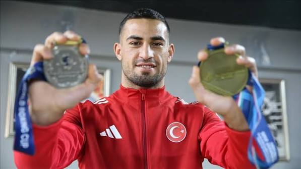 Emrah Yaşar ağır sıklette tarih yazdı