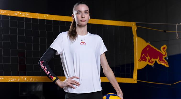 Milli voleybolcu Dilay Özdemir, Red Bull sporcusu oldu