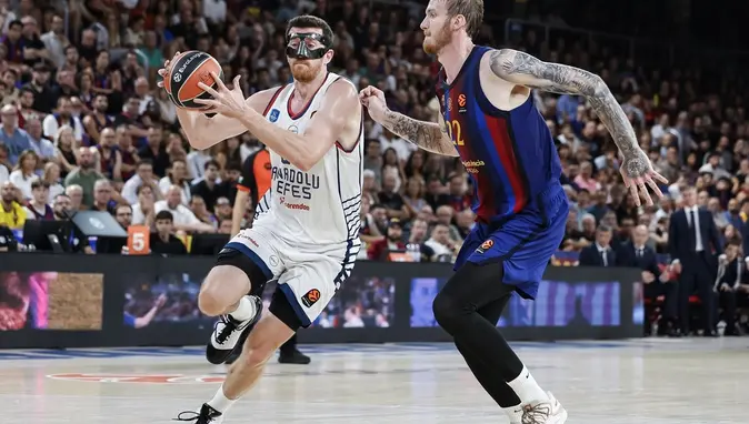 Anadolu Efes Barcelona deplasmanında yıkıldı