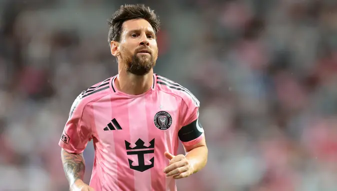 Lionel Messi frikik gollerinde zirveye yaklaştı