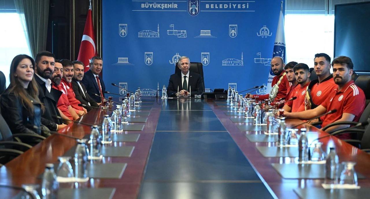Mansur Yavaş ASKİ Sporlu güreşçileri ağırladı