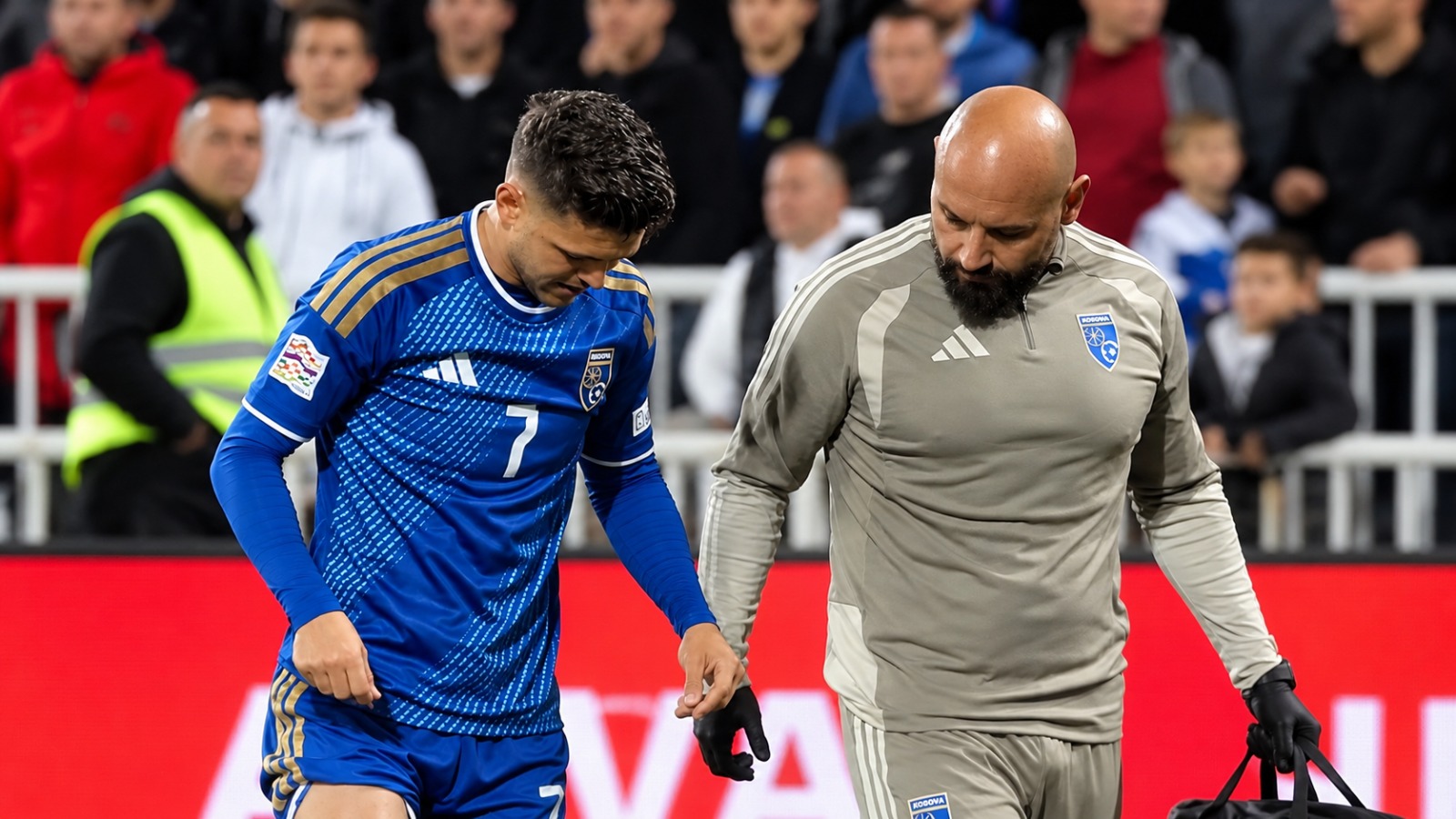 Beşiktaşlı Rashica sakatlık nedeniyle maçı tamamlayamadı