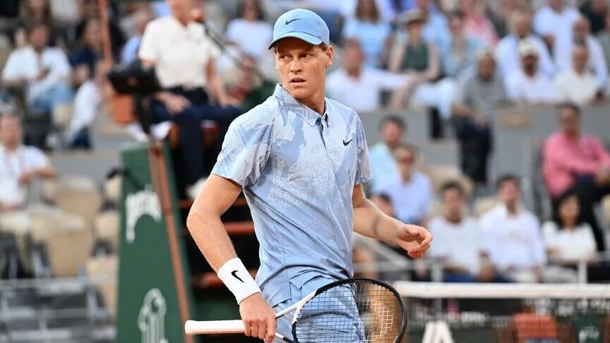Jannik Sinner diz sakatlığı nedeniyle sezonu kapattı