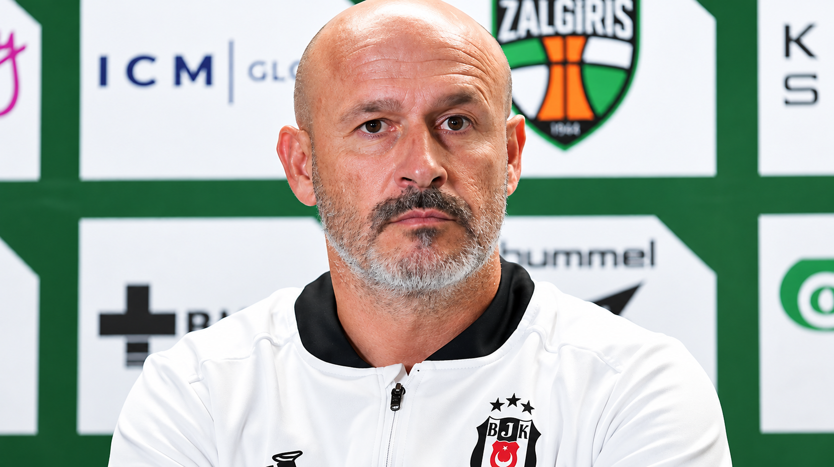 Beşiktaş Teknik Direktörü Italiano'dan hakem tepkisi: “Yumrukların cezasız kalmasını şaşkınlıkla izledim”