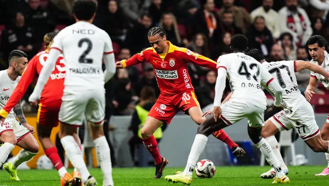 Galatasaray'da üç eksik! Okan Buruk rekor peşinde