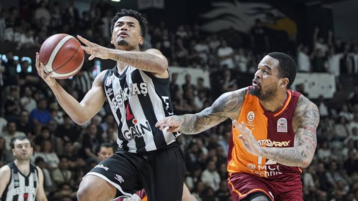 Basketbolda derbi günü! Beşiktaş ve Galatasaray kozlarını paylaşacak