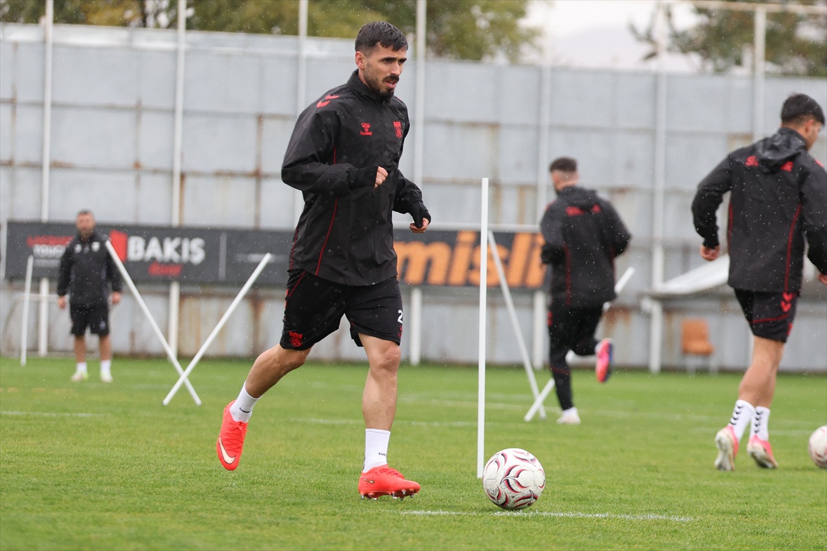Sivasspor'a ilk dakikada soğuk duş! Manaj'ın golü yetmedi
