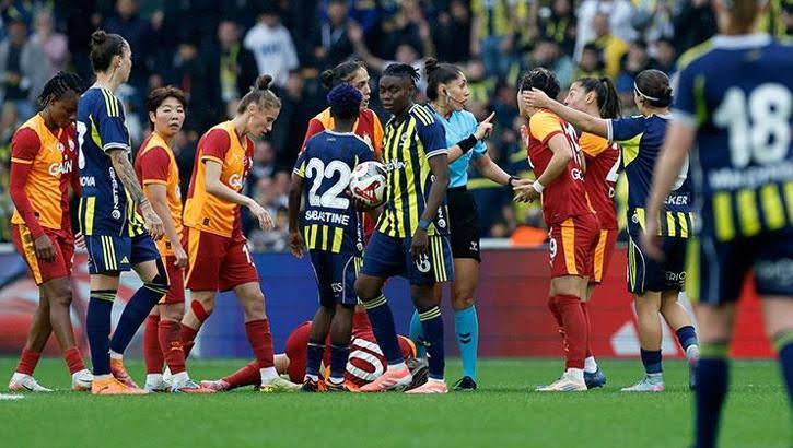 26 Ekim futbol gündemi: Gözler Galatasaray-Fenerbahçe derbisinde