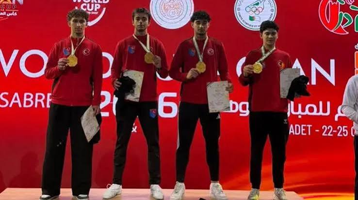 Milli eskrimciler Cezayir’de şampiyon oldu