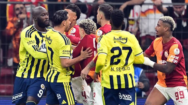Galatasaray zirveyi bırakmadı! Amedspor ve Trabzonspor peşinde