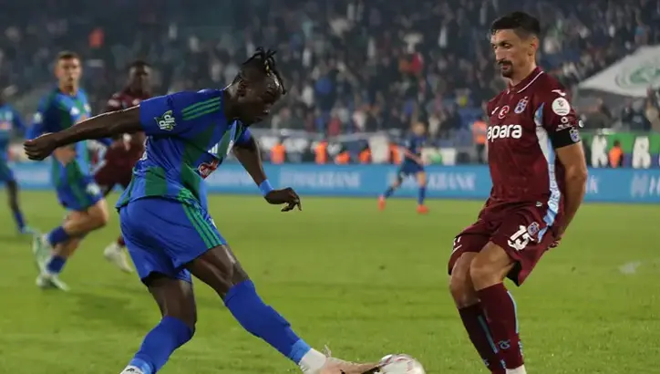 Rizespor-Trabzonspor maçında 1 polis ve 5 yaşındaki taraftar yaralandı!
