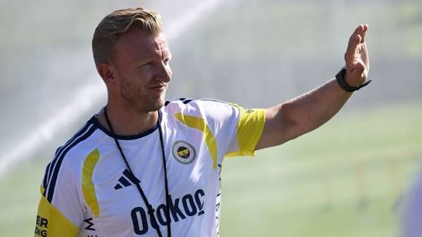 Fenerbahçe’de Dirk Kuyt’a yönetim desteği